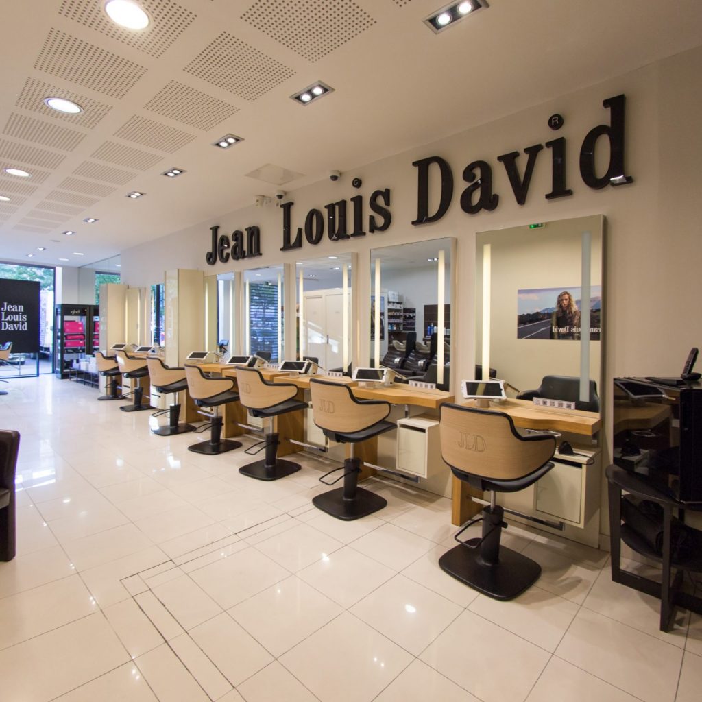 Intérieur du salon de coiffure Jean Louis David Avenue du Prado à Marseille